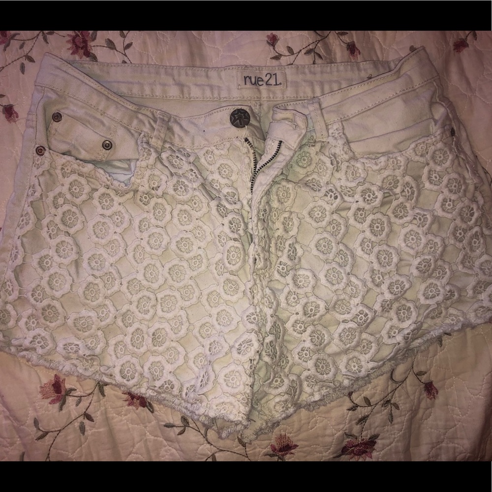 Off-White / Tan lace patterned shorts